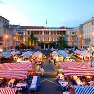 https://magnifique-2-pieces-en-plein-coeur-du-vieux-nice.fr-provencehotel.com