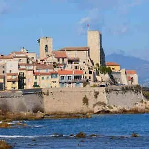 https://studio-meuble-proche-plages-et-vieille-ville.fr-provencehotel.com
