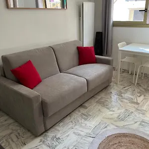 https://studio-meuble-proche-plages-et-vieille-ville.fr-provencehotel.com